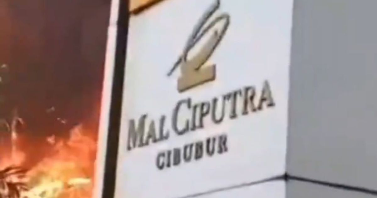 Kebakaran di Mal Ciputra Cibubur Saat Perayaan Imlek, Pengunjung Panik