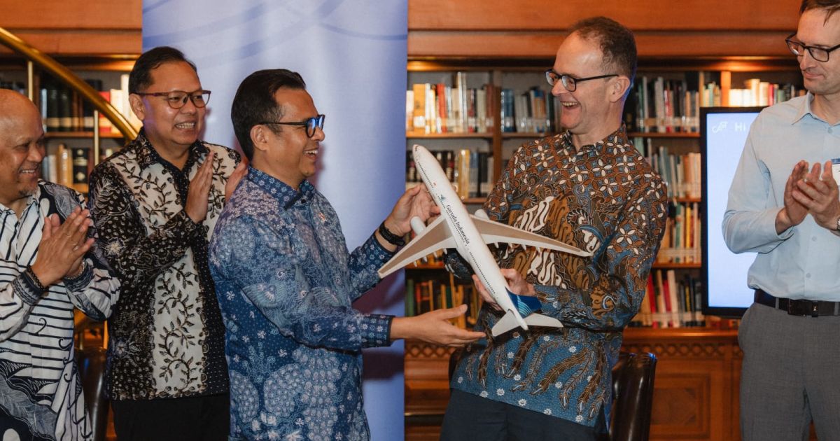 Duta Besar Inggris untuk Indonesia Dominic Jermey bersama Wakil Menteri Komunikasi dan Digital Nezar Patria dan Staf Ahli Bidang Sosial, Budaya, dan Pembangunan Manusia Kementerian Luar Negeri RI Kamapradipta Isnomo di Wisma Habibie Ainun pada Selasa, 10 Maret 2026 (Foto/Kedutaan Besar Inggris di Indonesia)