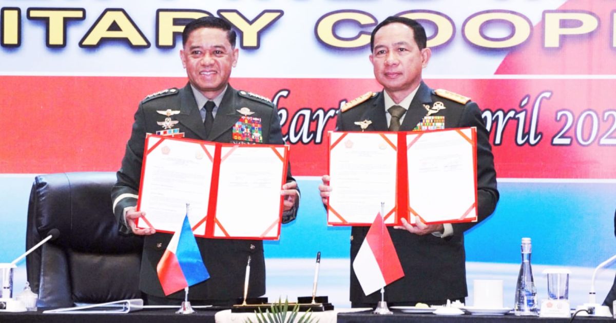 Panglima AFP (kiri) dan Panglima TNI usai penandatanganan kesepakatan karja sama militer kedua negara di Jakarta pada Rabu, 8 Maret 2026 (Foto/Puspen TNI)