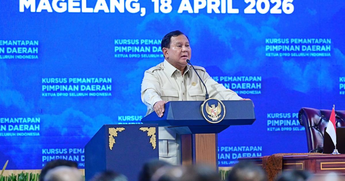 Presiden Prabowo Subianto saat memberikan arahan kepada para ketua DPRD seluruh Indonesia di Akademi Militer di Magelang, Jawa Tengah pada Sabtu, 18 April 2026