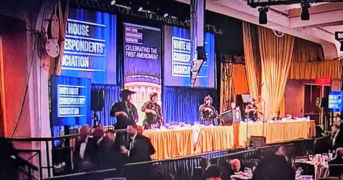 Pengamanan usai Presiden AS Donald Trump dievakuasi dari acara Makan Malam Koresponden Gedung Putih akibat insiden penembakan pada Sabtu, 25 April 2026 malam (Foto/X)