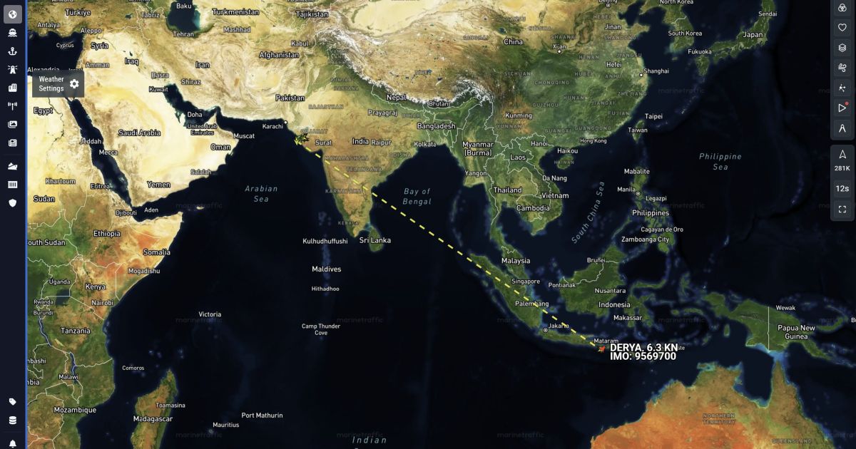 Map dari Tankertrackers menunjukkan posisi kapal tanker Iran DERYA di perairan Indonesia pada Senin, 4 Mei 2026 pagi (Foto/X/Tankertracker)